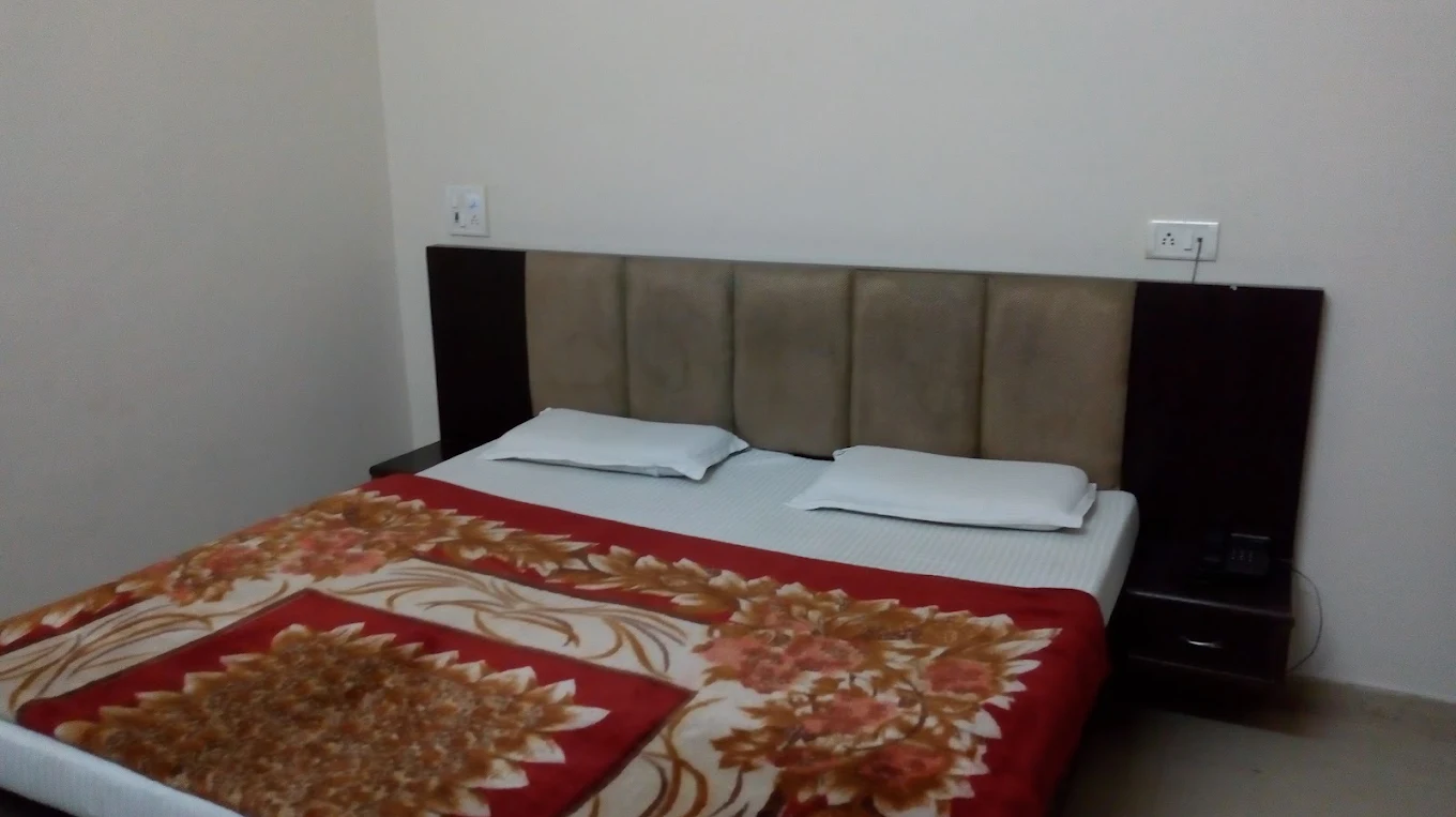 Deluxe room at Varahaswamy Guest House in Tirumala